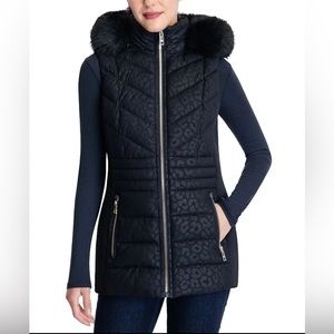 Michael Kors Embossed Faux-Fur-Trim Hooded Puffer Vest ❄️